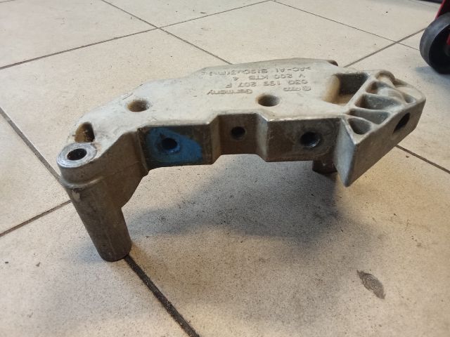 bontott VW GOLF V Motor Tartó Bak (Pozíciófüggetlen)