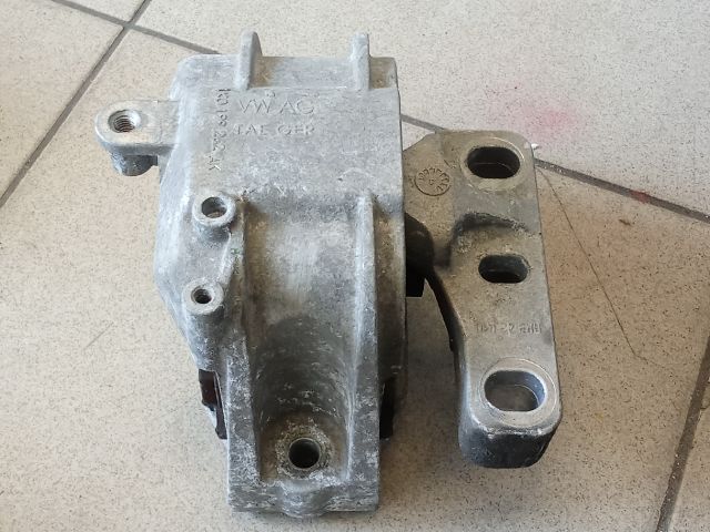 bontott VW GOLF V Motor Tartó Bak (Pozíciófüggetlen)
