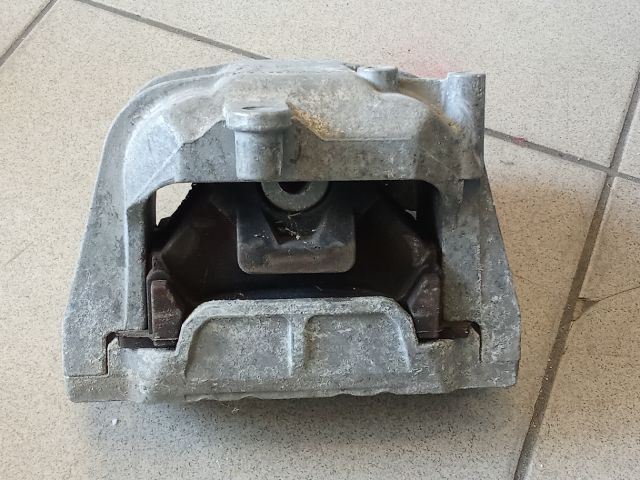 bontott VW GOLF V Motor Tartó Bak (Pozíciófüggetlen)