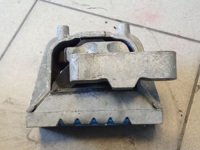 bontott VW GOLF V Motor Tartó Bak (Pozíciófüggetlen)