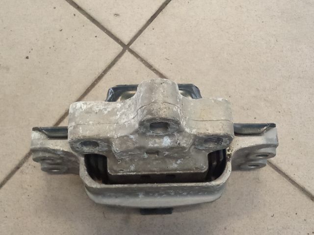 bontott VW GOLF V Motor Tartó Bak (Pozíciófüggetlen)