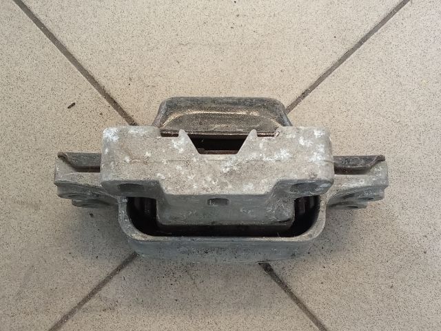 bontott VW GOLF V Motor Tartó Bak (Pozíciófüggetlen)