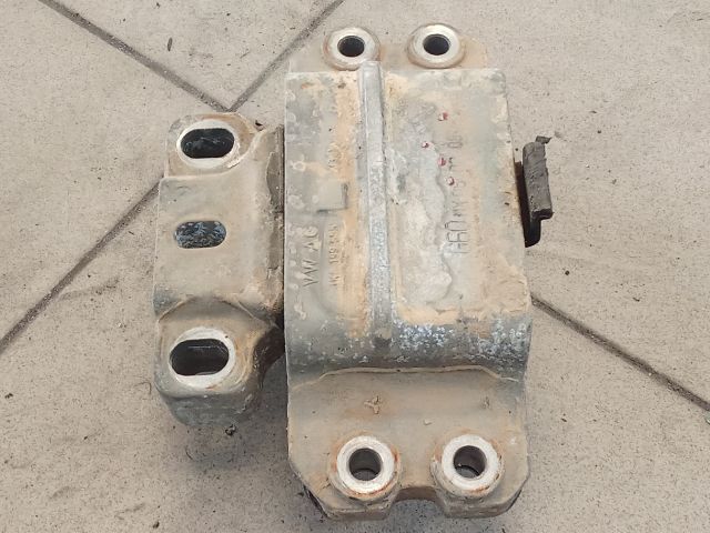 bontott VW GOLF V Motor Tartó Bak (Pozíciófüggetlen)