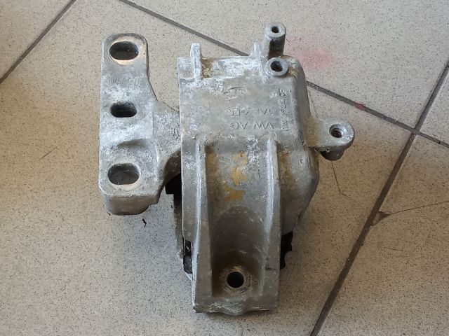 bontott VW GOLF V Motor Tartó Bak (Pozíciófüggetlen)
