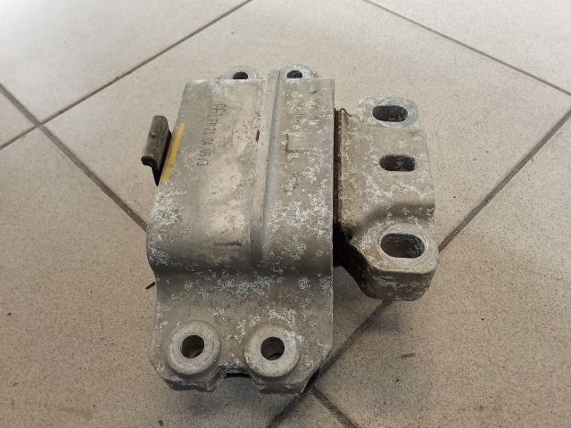 bontott VW GOLF V Motor Tartó Bak (Pozíciófüggetlen)