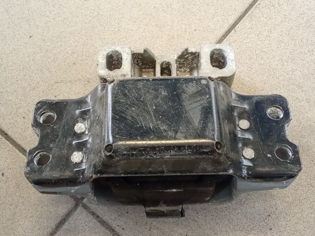 bontott VW GOLF V Motor Tartó Bak (Pozíciófüggetlen)