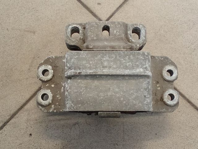 bontott VW GOLF V Motor Tartó Bak (Pozíciófüggetlen)