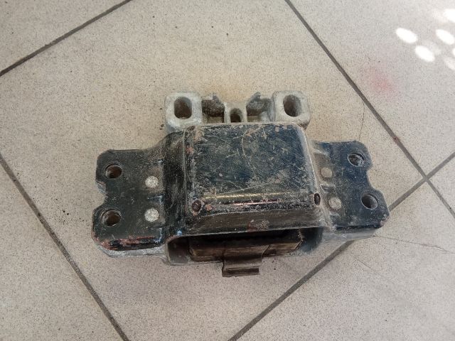 bontott VW GOLF V Motor Tartó Bak (Pozíciófüggetlen)