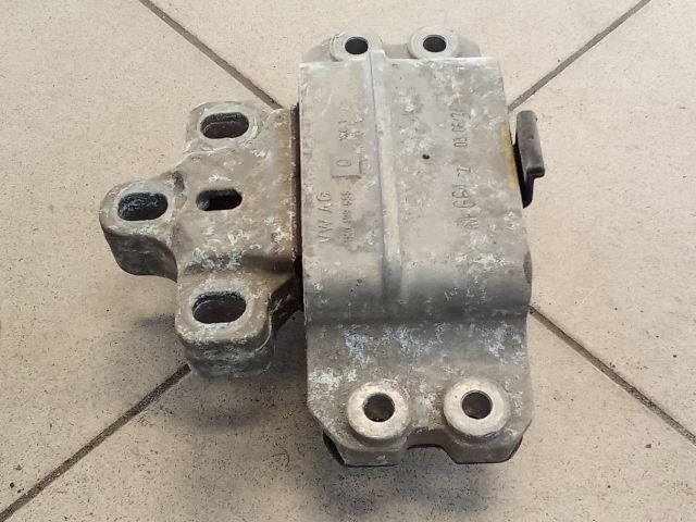 bontott VW GOLF V Motor Tartó Bak (Pozíciófüggetlen)