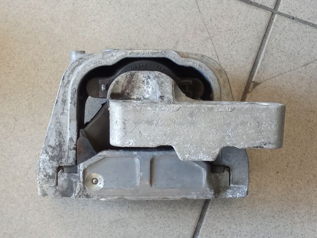 bontott VW GOLF V Motor Tartó Bak (Pozíciófüggetlen)