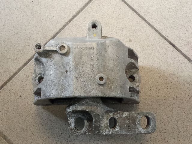 bontott VW GOLF V Motor Tartó Bak (Pozíciófüggetlen)