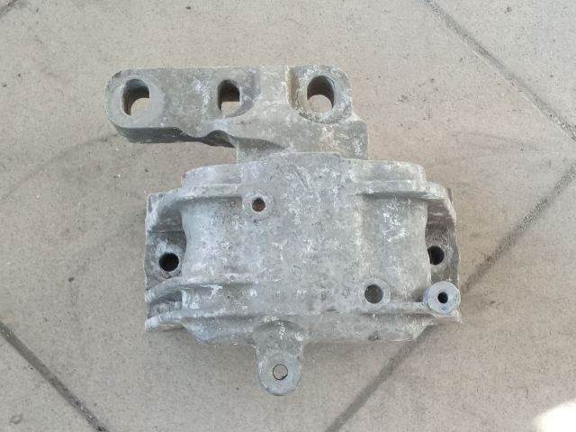 bontott VW GOLF V Motor Tartó Bak (Pozíciófüggetlen)