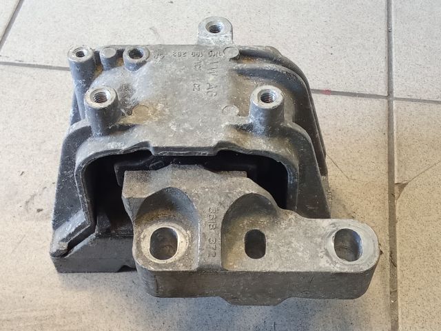 bontott VW GOLF V Motor Tartó Bak (Pozíciófüggetlen)