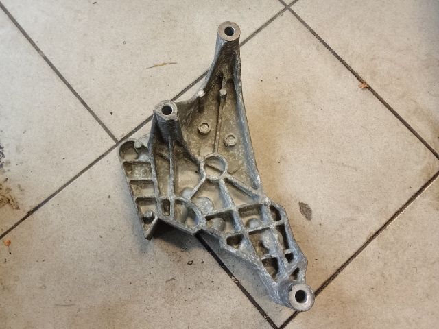 bontott VW GOLF V Motor Tartó Bak (Pozíciófüggetlen)