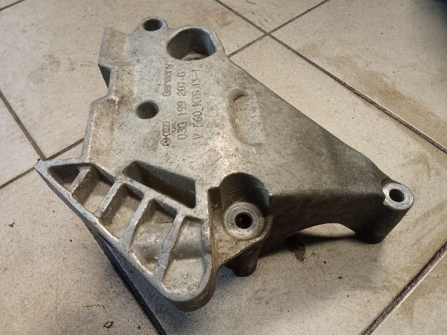 bontott VW GOLF V Motor Tartó Bak (Pozíciófüggetlen)