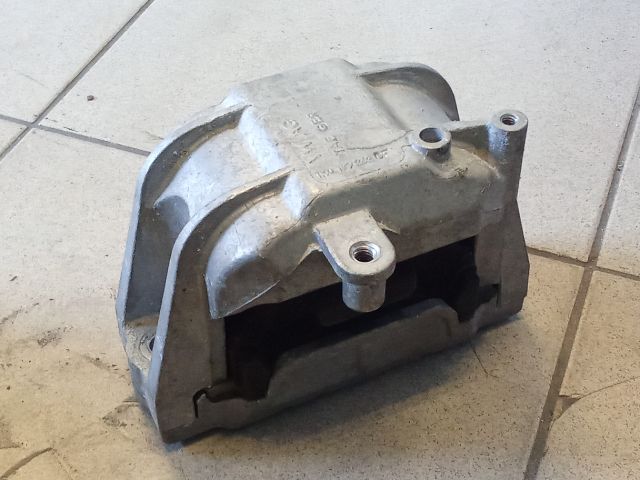 bontott VW GOLF V Motor Tartó Bak (Pozíciófüggetlen)