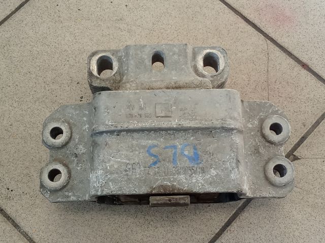 bontott VW GOLF V Motor Tartó Bak (Pozíciófüggetlen)