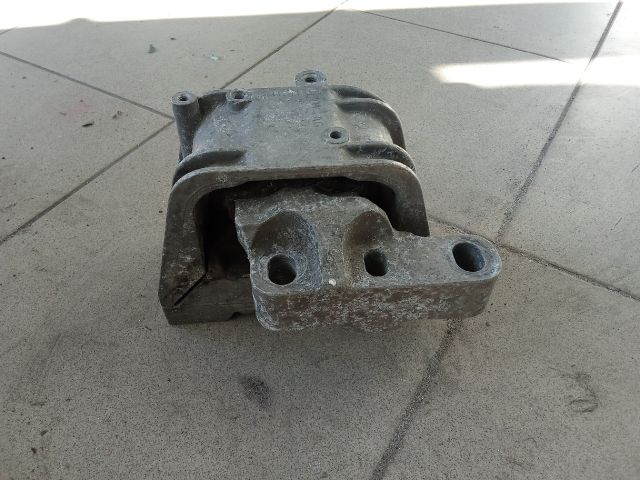 bontott VW GOLF V Motor Tartó Bak (Pozíciófüggetlen)