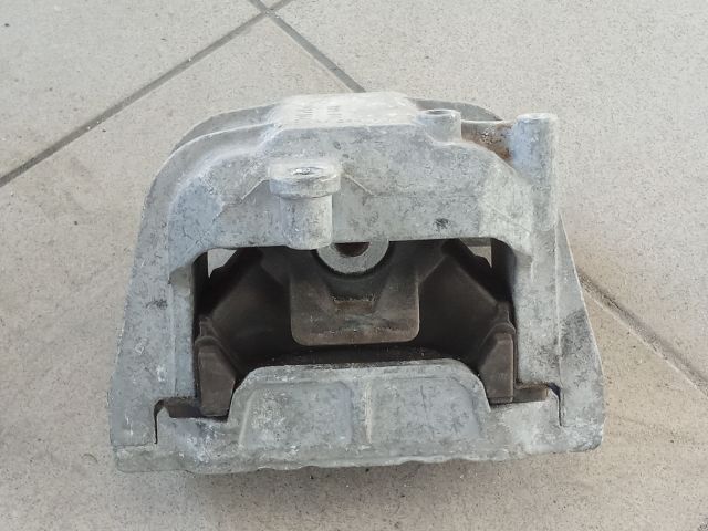 bontott VW GOLF V Motor Tartó Bak (Pozíciófüggetlen)