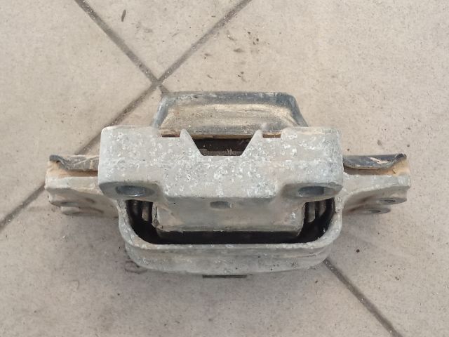 bontott VW GOLF V Motor Tartó Bak (Pozíciófüggetlen)