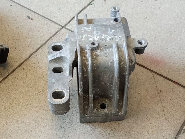 bontott VW GOLF V Motor Tartó Bak (Pozíciófüggetlen)