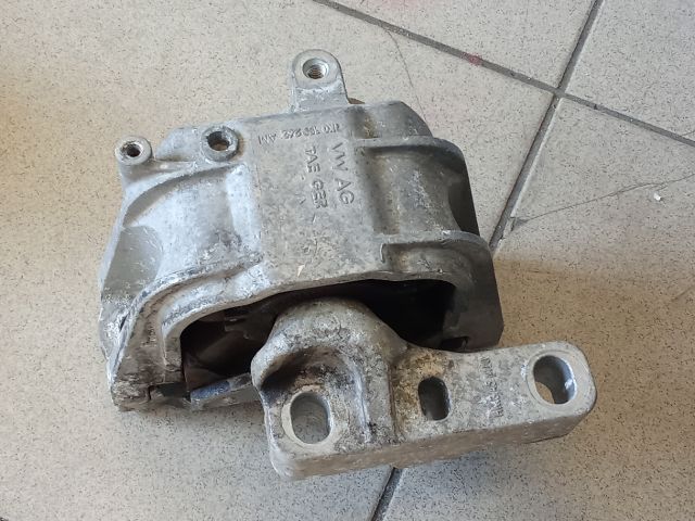 bontott VW GOLF V Motor Tartó Bak (Pozíciófüggetlen)