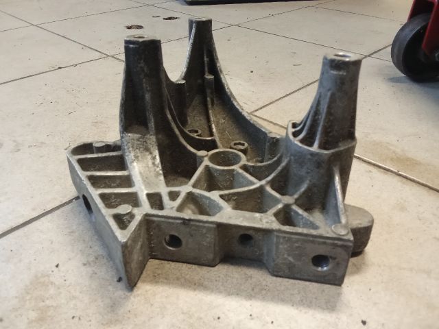 bontott VW GOLF V Motor Tartó Bak (Pozíciófüggetlen)