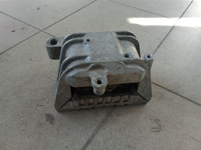 bontott VW GOLF V Motor Tartó Bak (Pozíciófüggetlen)