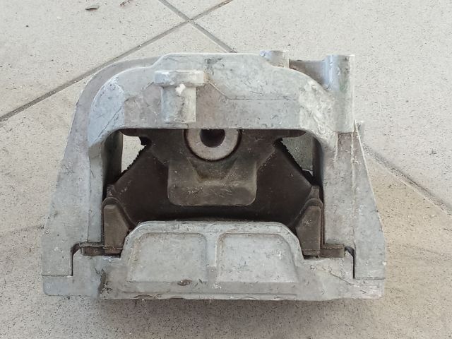 bontott VW GOLF V Motor Tartó Bak (Pozíciófüggetlen)