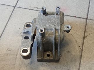 bontott VW GOLF V Motor Tartó Bak (Pozíciófüggetlen)