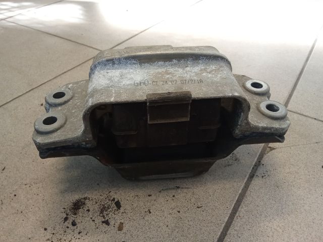 bontott VW GOLF V Motor Tartó Bak (Pozíciófüggetlen)