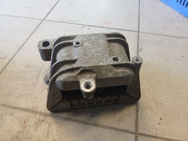 bontott VW GOLF V Motor Tartó Bak (Pozíciófüggetlen)