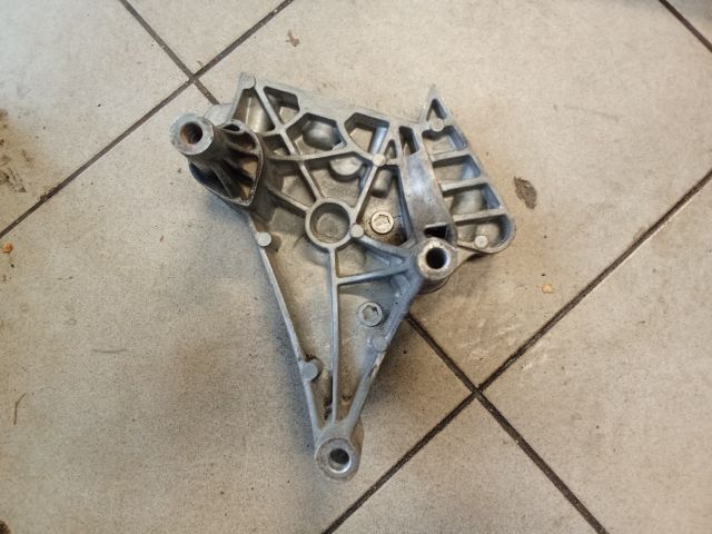 bontott VW GOLF V Motor Tartó Bak (Pozíciófüggetlen)