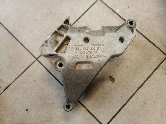 bontott VW GOLF V Motor Tartó Bak (Pozíciófüggetlen)