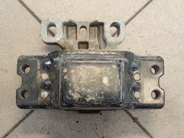 bontott VW GOLF V Motor Tartó Bak (Pozíciófüggetlen)