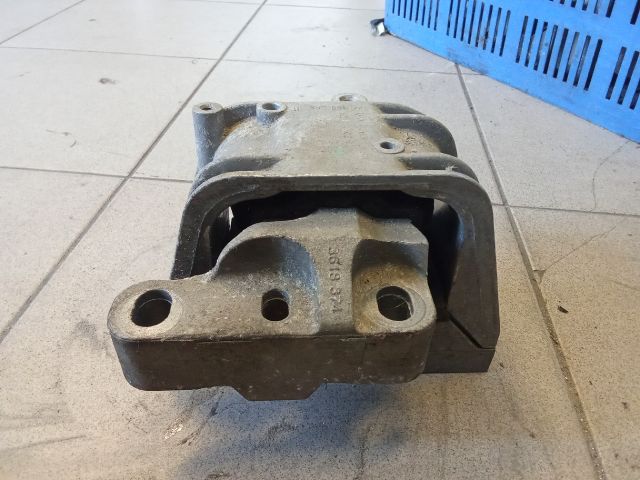 bontott VW GOLF V Motor Tartó Bak (Pozíciófüggetlen)