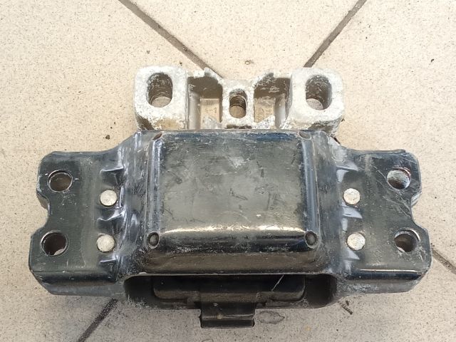 bontott VW GOLF V Motor Tartó Bak (Pozíciófüggetlen)