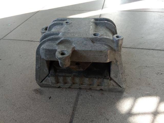 bontott VW GOLF V Motor Tartó Bak (Pozíciófüggetlen)