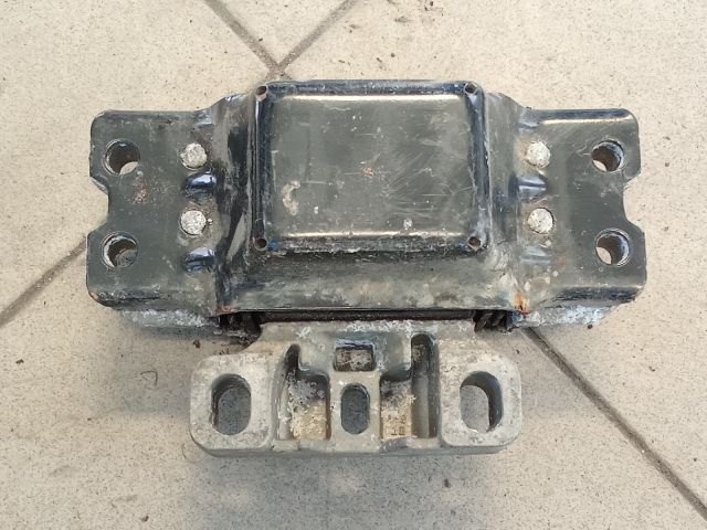 bontott VW GOLF V Motor Tartó Bak (Pozíciófüggetlen)