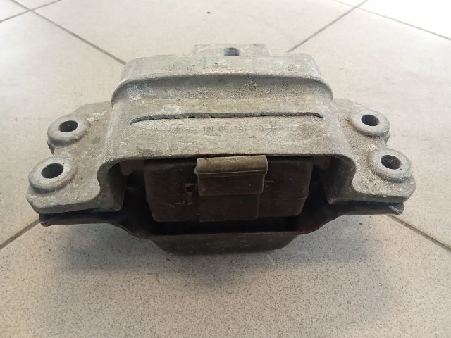 bontott VW GOLF V Motor Tartó Bak (Pozíciófüggetlen)