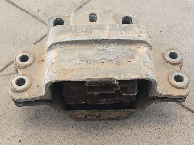 bontott VW GOLF V Motor Tartó Bak (Pozíciófüggetlen)