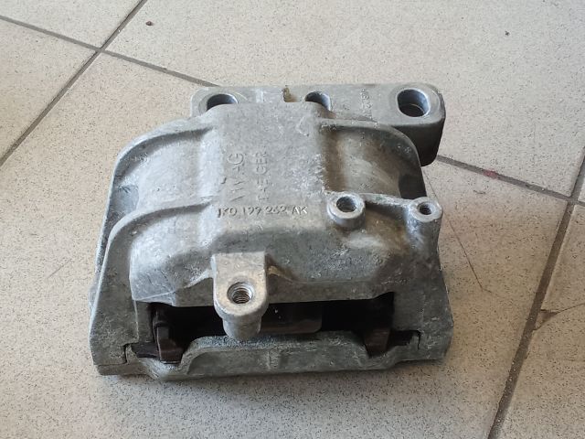 bontott VW GOLF V Motor Tartó Bak (Pozíciófüggetlen)