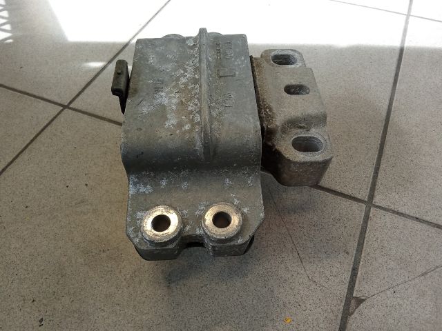 bontott VW GOLF V Motor Tartó Bak (Pozíciófüggetlen)