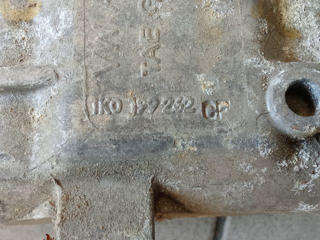 bontott VW GOLF V Motor Tartó Bak (Pozíciófüggetlen)