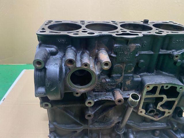 bontott VW GOLF V Motorblokk (Fűzött)