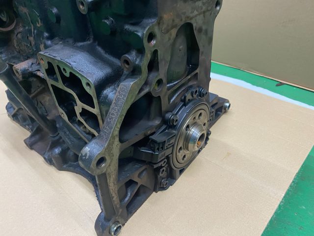 bontott VW GOLF V Motorblokk (Fűzött)