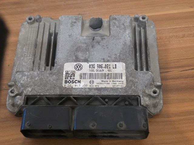 bontott VW GOLF V Motorvezérlő