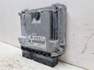 bontott VW GOLF V Motorvezérlő