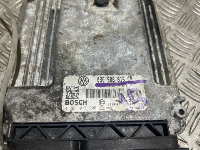 bontott VW GOLF V Motorvezérlő