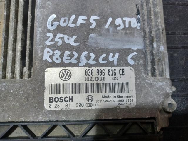 bontott VW GOLF V Motorvezérlő